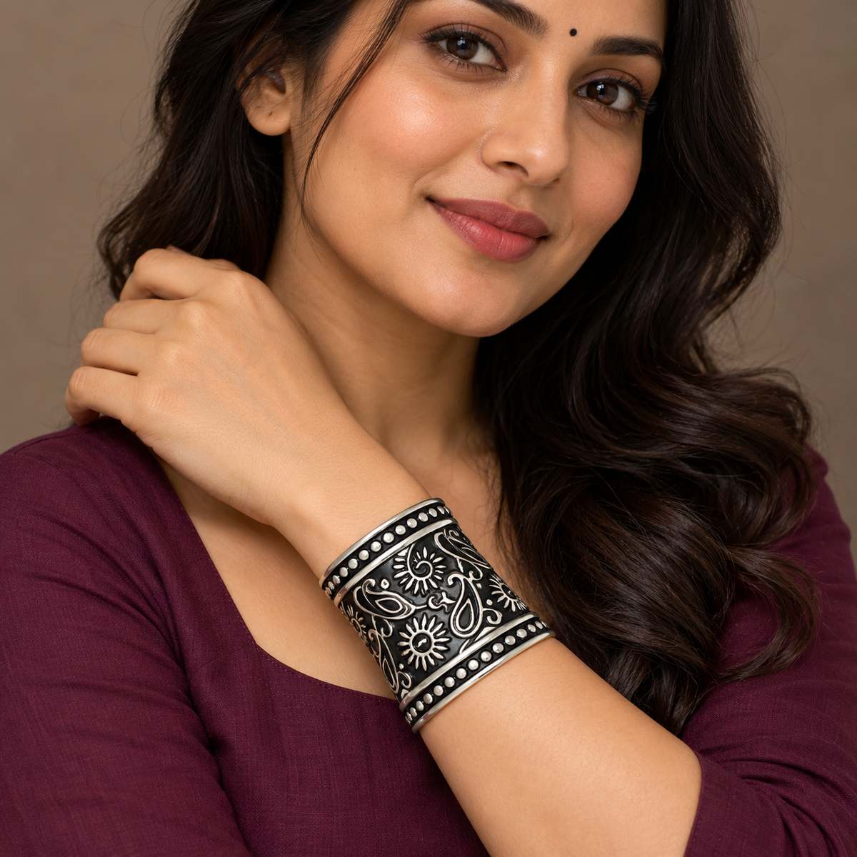 Aarvi Paisley Sunburst Silver-Tone Cuff | MyJhumki