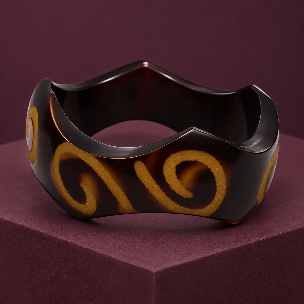 Maira Golden Swirl Acrylic Bangle | MyJhumki