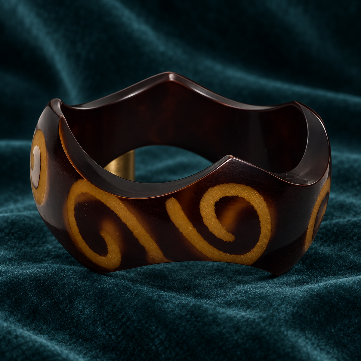 Maira Golden Swirl Acrylic Bangle | MyJhumki