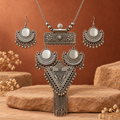 Trikona Aaina Crescent Tassel Necklace Set | MyJhumki
